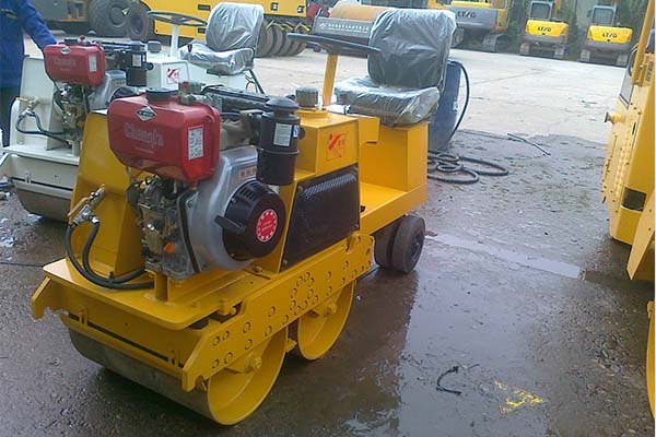 800公斤小型壓路機 800公斤小型壓路機