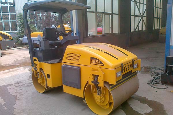 3噸雙鋼輪液壓雙驅雙振小型壓路機 3噸雙鋼輪液壓雙驅雙振小型壓路機