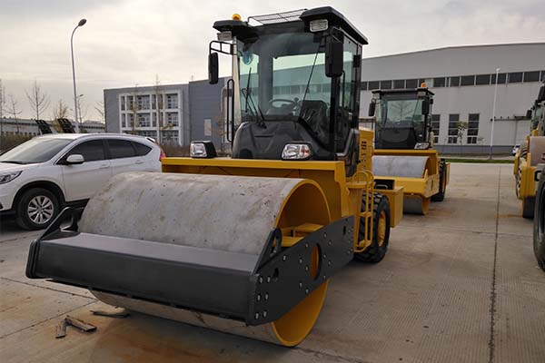 洛陽<a  target='_blank'>壓路機(jī)</a> 洛陽<a  target='_blank'>壓路機(jī)</a>